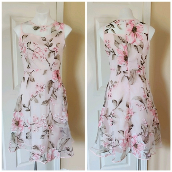 Dresses & Skirts - Floral sleeveless pink fit & flare midi dress sz M